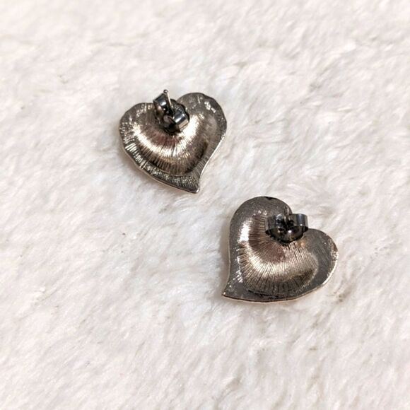 Vintage Hammered Silvertone Heart Shaped Pierced Earrings - Picture 3 of 5